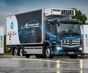 Frigoblock Refrigerates New Electric Trucks in Simon Loos Fleet in the Netherlands