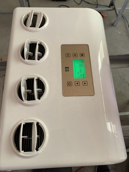 Battery solar Powered 2200W 7000BTU Split 24V Truck Parking Idle sleeper Air Conditioner for forklift