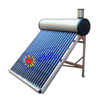 Solar water heater with feeding tank