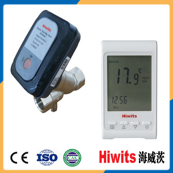 Digital wireless room thermostat with plug receiver