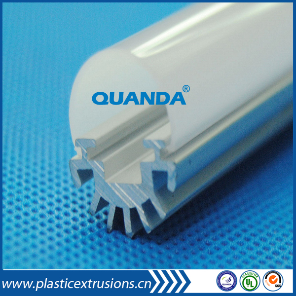 Polycarbonate lampshade with aluminum extrusion profile