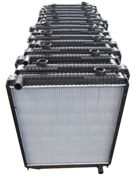Aluminum core radiator for heavy duty Kenworth truck