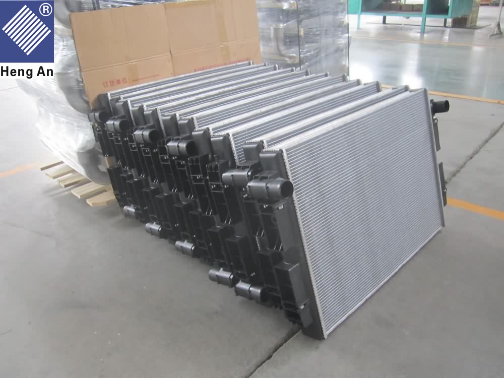 China Big Heavy Duty Truck Aluminum Radiator Factory