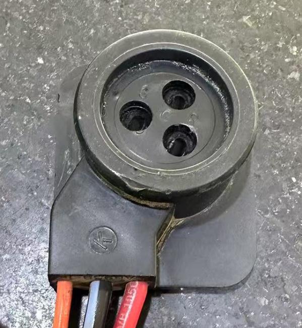 Compressor plug
