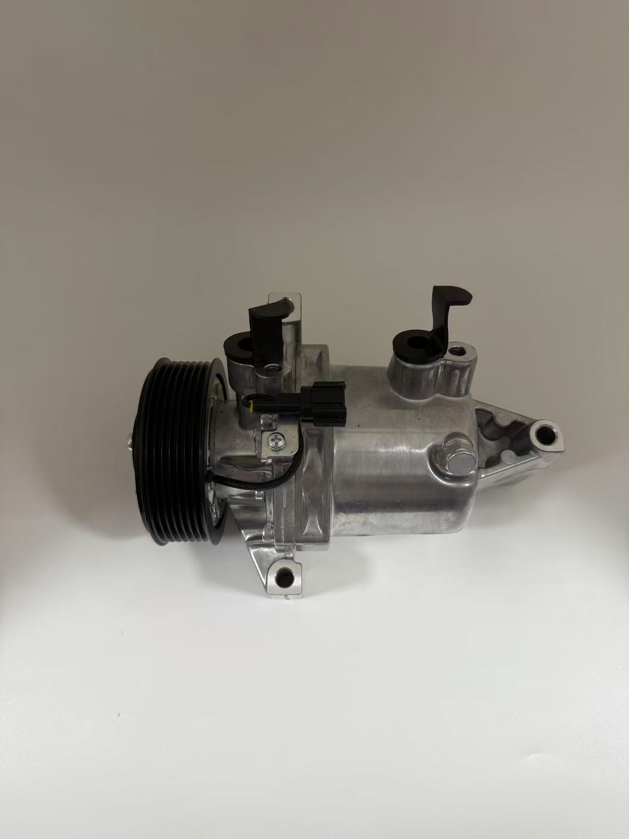 Car Ac Ac Compressor for Nissan Sunny March Versa Juke 1.6 2011-2017 926001Hc1B 926001Hd1B 926001Ka1A 92600Akc1B 926001Ka1B