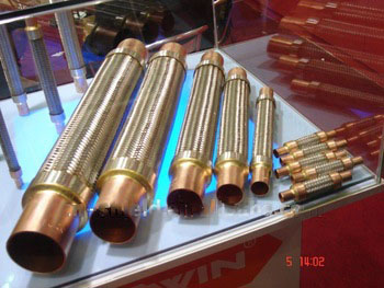 Braided vibration absorbing SS flexible pipe