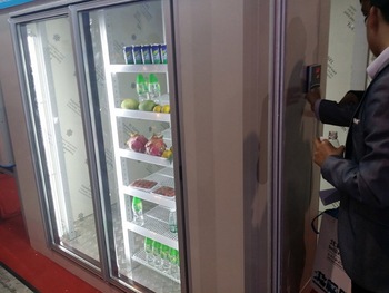 glass door beverage beer display cold room