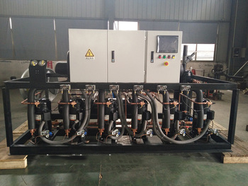 Four compressor condensing unit in parallel