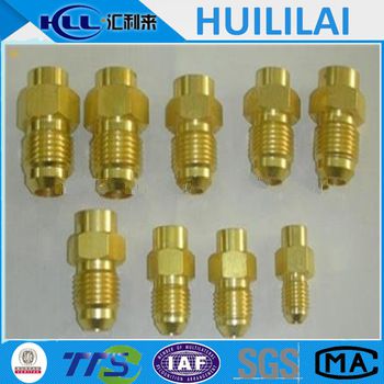 Copper pipe fitting with different size tee head