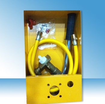 Hand testing pump with stability output