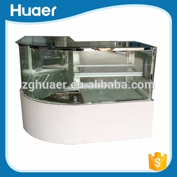 China manufacturer 0~10 degree bakery display refrigerator Corner cake display freezer